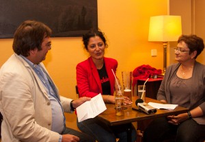 Cansel Kiziltepe im Gespräch mit Peter S. Kaspar und Manuela Albicker.

Foto: rsp