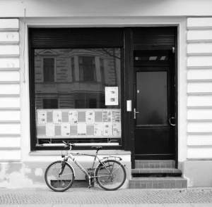 redaktion-aussen02 Das KuK-Büro in der Fürbringerstraße. Im Vordergrund das Chefredakteursfahrrad.
Foto: pi