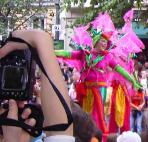 Nicht nur Ein Fest für Fotografen – der Karneval der Kulturen bot für 700.000 Zuschauer reichlich Augenschmaus.

Foto: psk