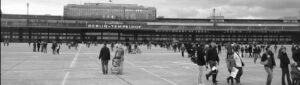 Tempelhofer Feld mit Flughafengebäude