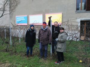 Rebschnitt am Fuße des Kreuzbergs