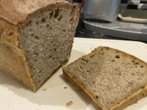 Angeschnittenes selbstgebackenes Brot