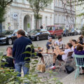 X-Hain-Terrasse auf einem Parkstreifen