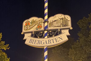 »Biergarten«-Schild