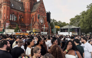 Straßenfest zum Karnveval der Kulturen vor der Heilig-Kreuz-Kirche